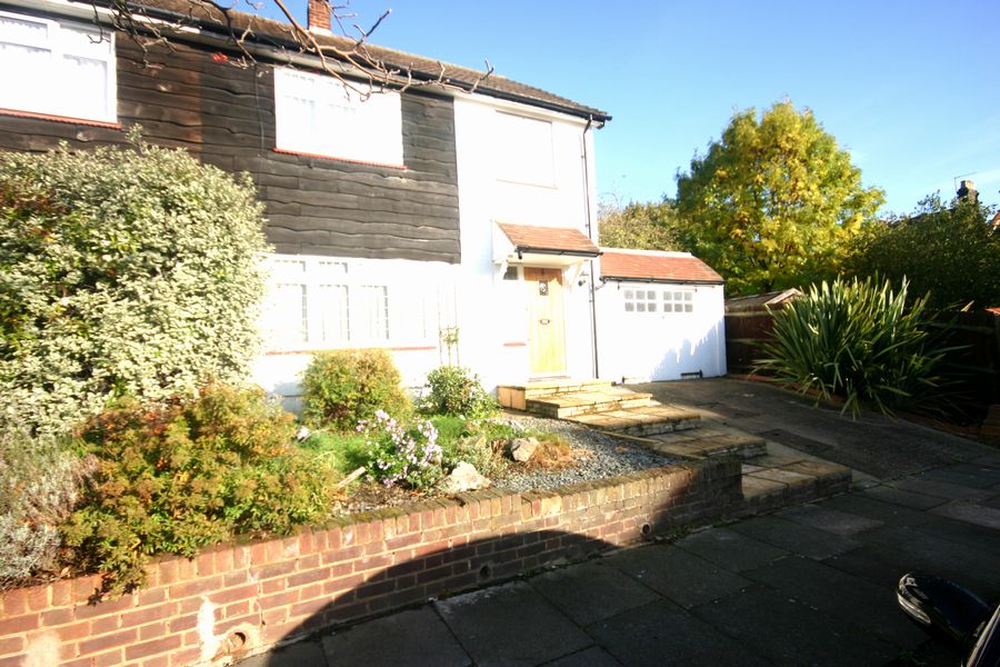 Cedar Park Road, Enfield, Middlesex, EN2 0HE The Letting Line