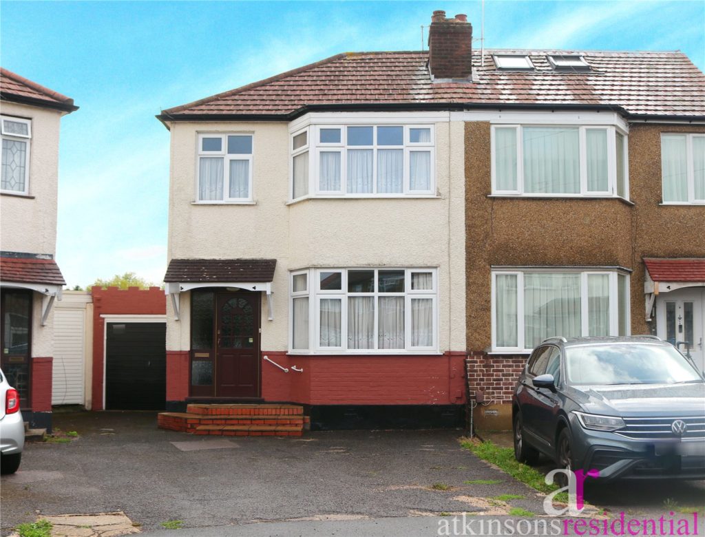 Carisbrook Close, Enfield, Middlesex, EN1 3NB